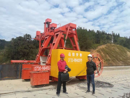 湖南路橋建設(shè)集團(tuán)有限責(zé)任公司五分公司福建莆炎高速A4標(biāo)重型拆模機(jī)安裝調(diào)試 湖南路橋建設(shè)集團(tuán)有限責(zé)任公司五分公司福建莆炎高速A4標(biāo)重型拆模機(jī)安裝調(diào)試